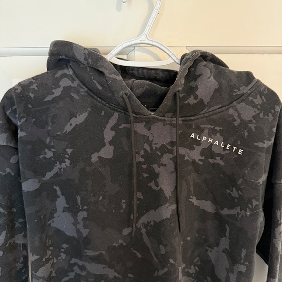 Alphalete Camo Cropped Hoodie Sweatshirt 45231 - Picture 5 of 12